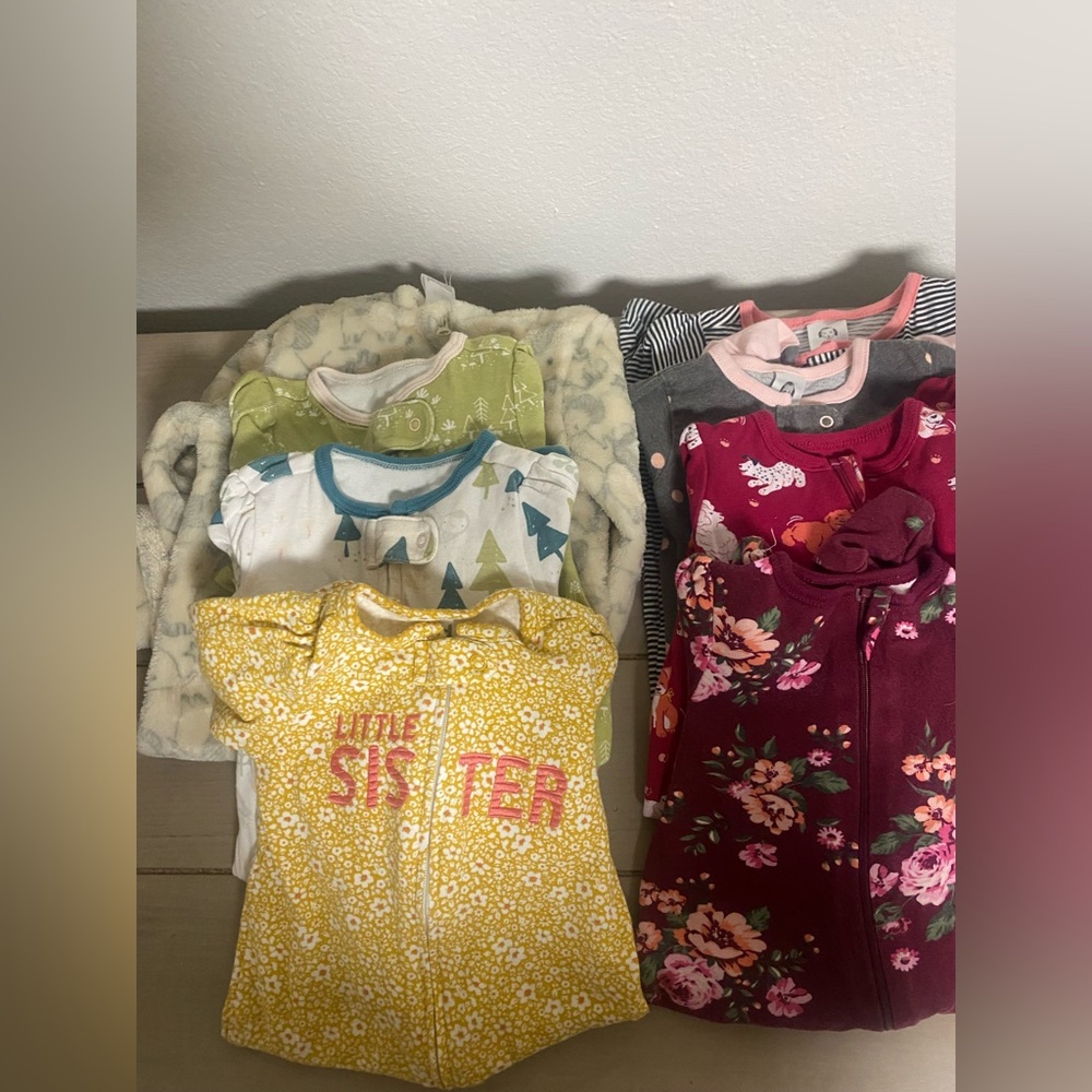 8 piece Onesie EUC 3-6M